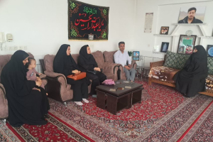 " حضور در منزل شهیدمهدی قاسمی به مناسبت هفته ملی کودک ، بانوان "