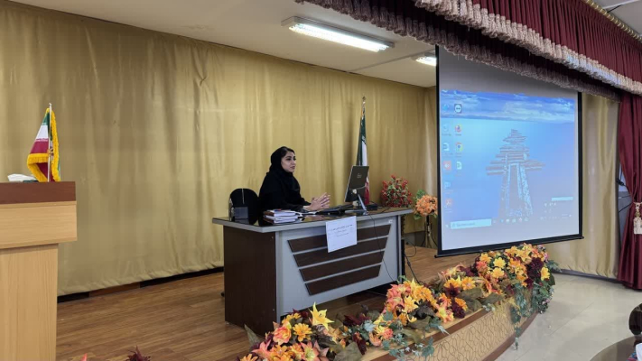 " خانم  فرجی مسئول واحد خانواده "
