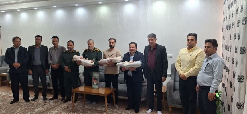 " بازدید مدیریت محترم شبکه بهداشت از خانواده دارای فرزند سه قلو در روستای کبریت "
