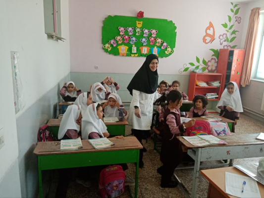 " حضور خانم احمدی در مدارس "