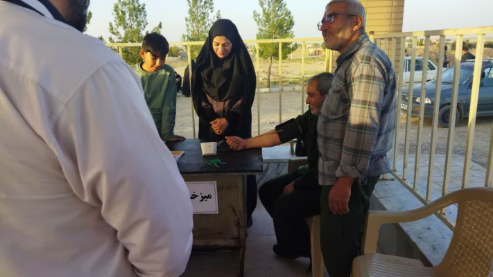 به مناسبت هفته دفاع مقدس و همزمان با روز جهانی قلب، میز خدمت سلامت توسط مراقب سلامت مرکز اژیه