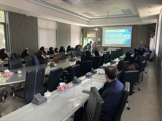 جلسه هماهنگی و آموزشی با حضور کارشناسان بهداشت حرفه‌ای صنایع شهرستان‌های هرند، کوهپایه و جرقویه "