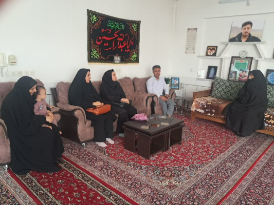" حضور در منزل شهیدمهدی قاسمی به مناسبت هفته ملی کودک ، بانوان "