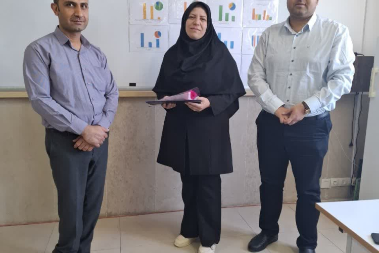 " سرکار خانم شریفی سرپرست دهان و دندان "