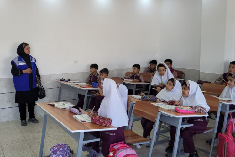" مهندس کریمی در مدارس شهر اژیه "