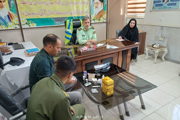 ⭕️حضور آقای دهقانی و خانم احمدی به مناسبت هفته نیروی انتظامی وروزجهانی قلب در کلانتری شهر اژیه وغربالگری فشارخون ،قندخون وچربی خو