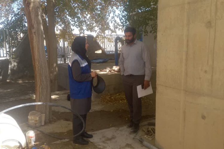 ازدید مشترک سازمان آبفا و واحد مهندسی بهداشت محیط از فرآیند شست‌وشوی مخزن آب اسلام آباد در تاریخ ۱۴۰۴/۰۸/۲۰