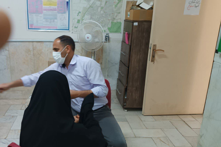 " کارشناس مبارزه با بیماری ها آقای دهقانی "