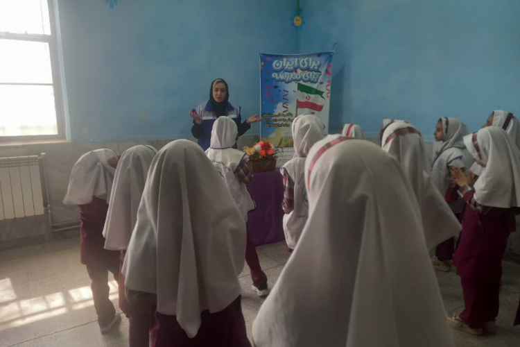 " خانم مهندس احسانی در مدرسه صباغ "
