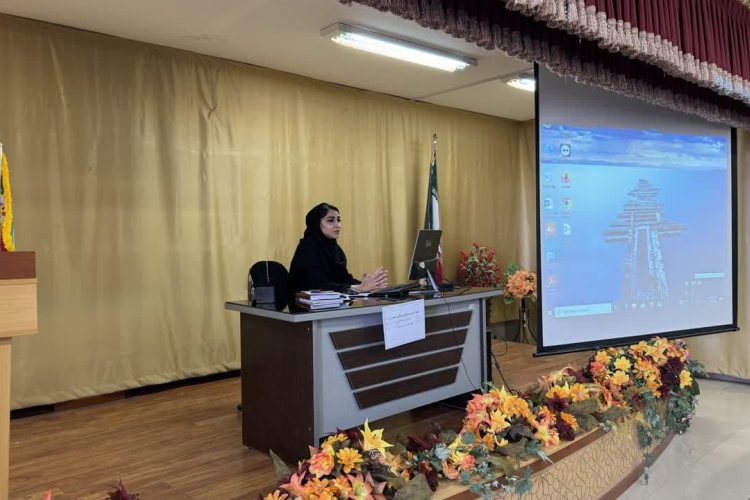 " خانم  فرجی مسئول واحد خانواده "