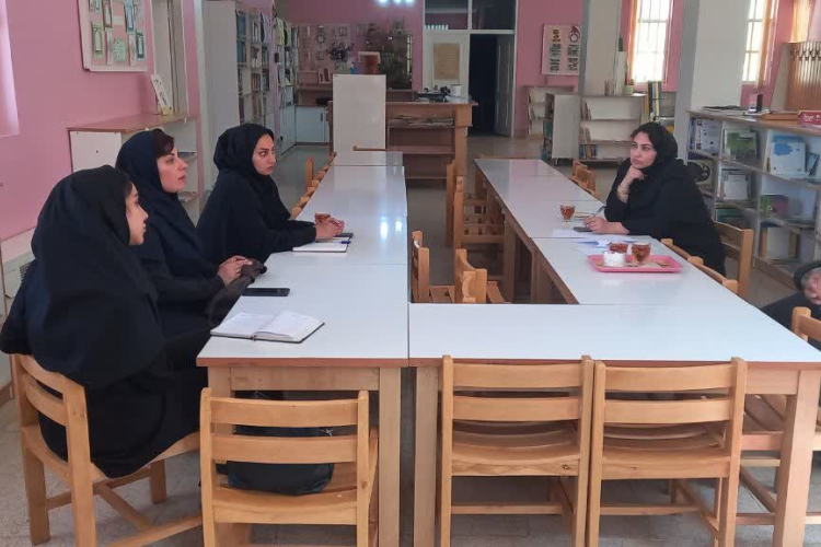 سئولین و کارشناسان  محترم واحدهای خانواده،کودکان،بهبود تغذیه و بهداشت روان و مسئول محترم کانون