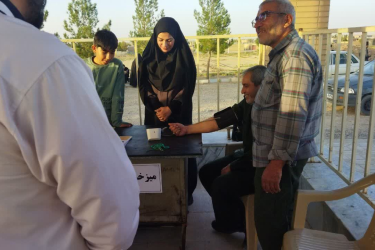 به مناسبت هفته دفاع مقدس و همزمان با روز جهانی قلب، میز خدمت سلامت توسط مراقب سلامت مرکز اژیه