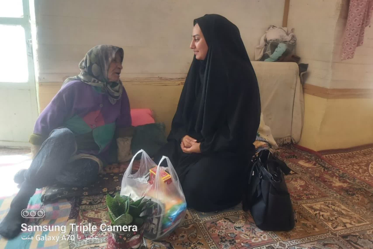 " ⭕️دیدار بهورز وکارشناس سلامت روان با خانواده های آسیب پذیر در روستای اسلام آباد "