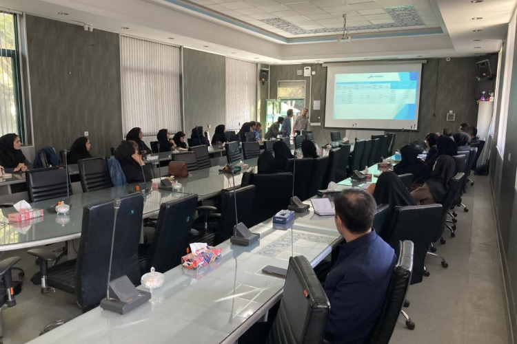 جلسه هماهنگی و آموزشی با حضور کارشناسان بهداشت حرفه‌ای صنایع شهرستان‌های هرند، کوهپایه و جرقویه "