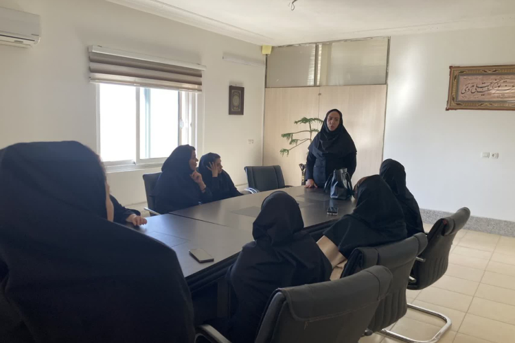 " حضور خانم مهری در کارخانه مصباح زاینده رود "