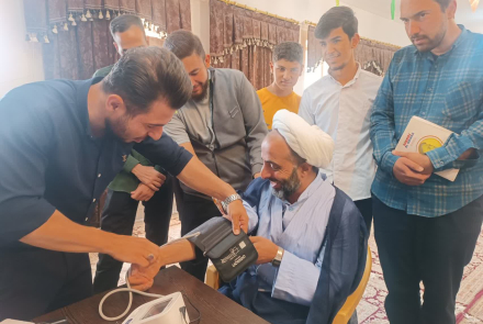 " تست فشار خون  و قند خون در حوزه علمیه "