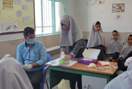" وارنیش تراپی در مدارس روستاهای کلیشاد و خرم با حضور خانم قربانی و آقای عبدلی "