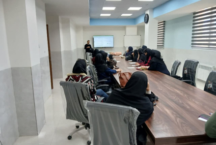 " حضور پرزشکان و پرستاران و ماما در کلاس آموزشی احیاء پیشرفته "