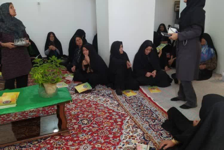 " حضور خانم احمدی در بین سالمندان شهر اژیه "