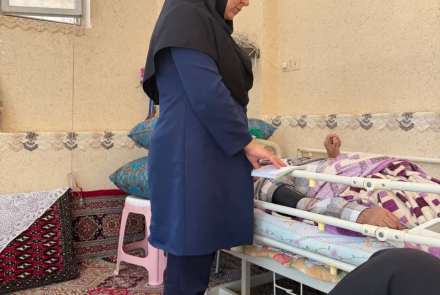 " حضور خانم قربانی در بین سالمندان روستای اسلام آباد  "