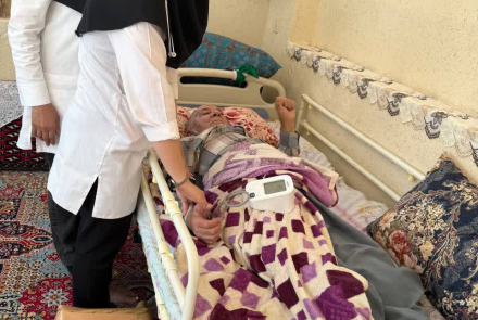 " حضور خانم دکتر قاسمی در بین سالمندان روستای اسلام آباد  "