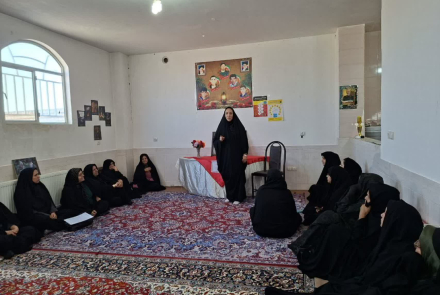 " خانم مهری کارشناس مادران "