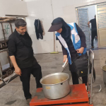 نظارت میدانی بازرسان بهداشت بر تهیه و توزیع نذورات عاشورای حسینی