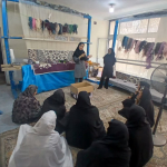 " بازدید و ارائه خدمات بهداشتی به قالیبافان کارگاه قالیبافی اسلام‌آباد "